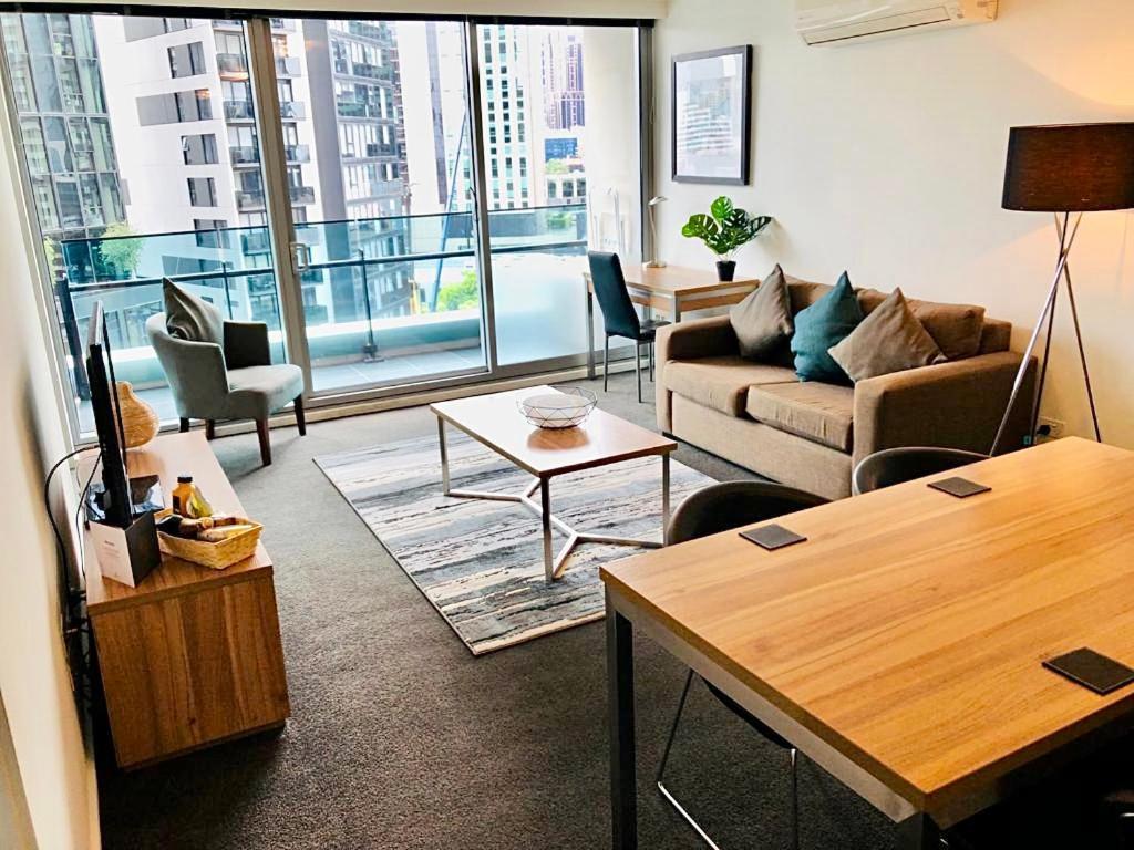 Stunning 3 Bdrms 105Sqm Modern Apt In Melbourne Southbank Free Parking Gym Indoor Heated Pool Apartment — Photos 1